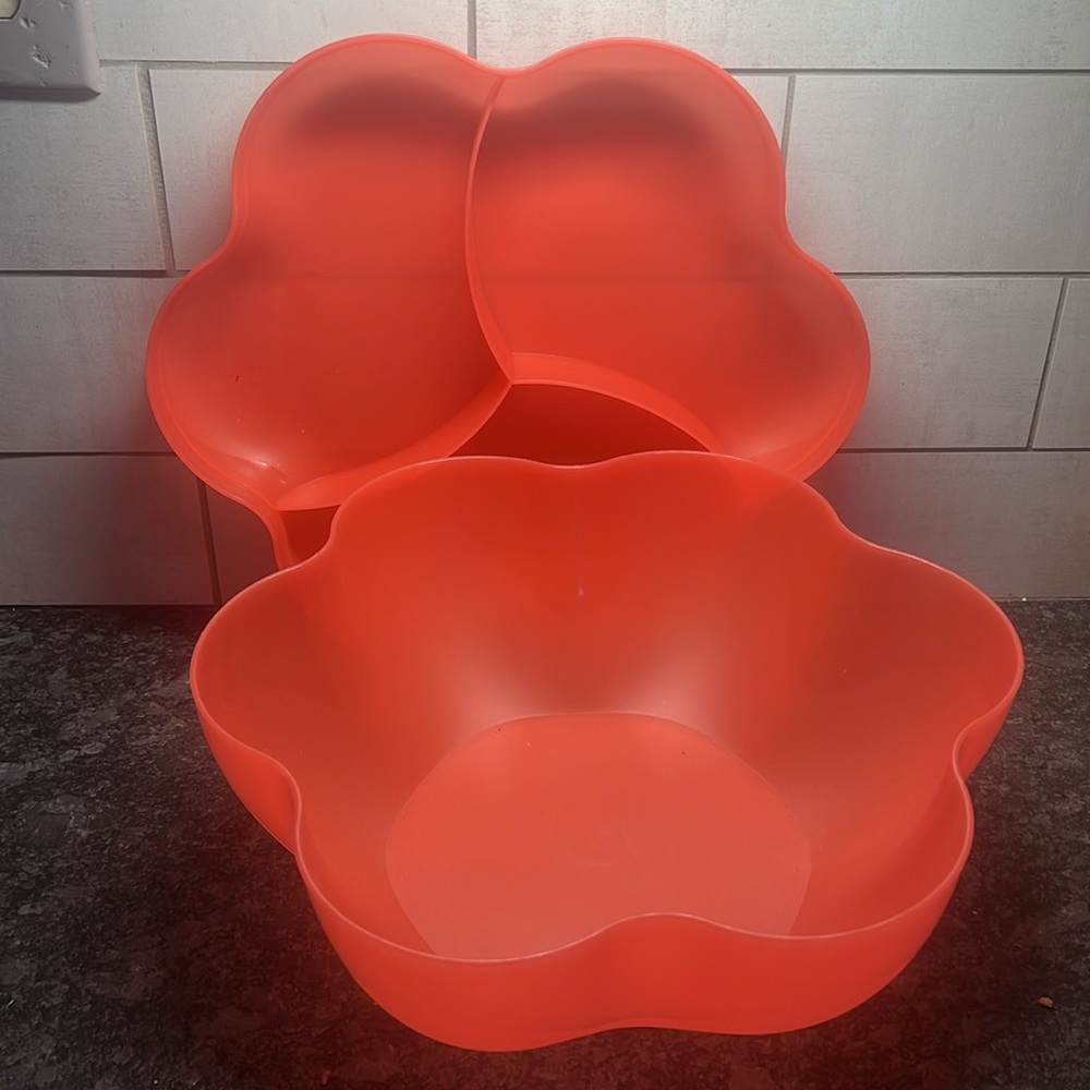 Chip n Dip by Tupperware Pink Like new condition. 14 “ wide.